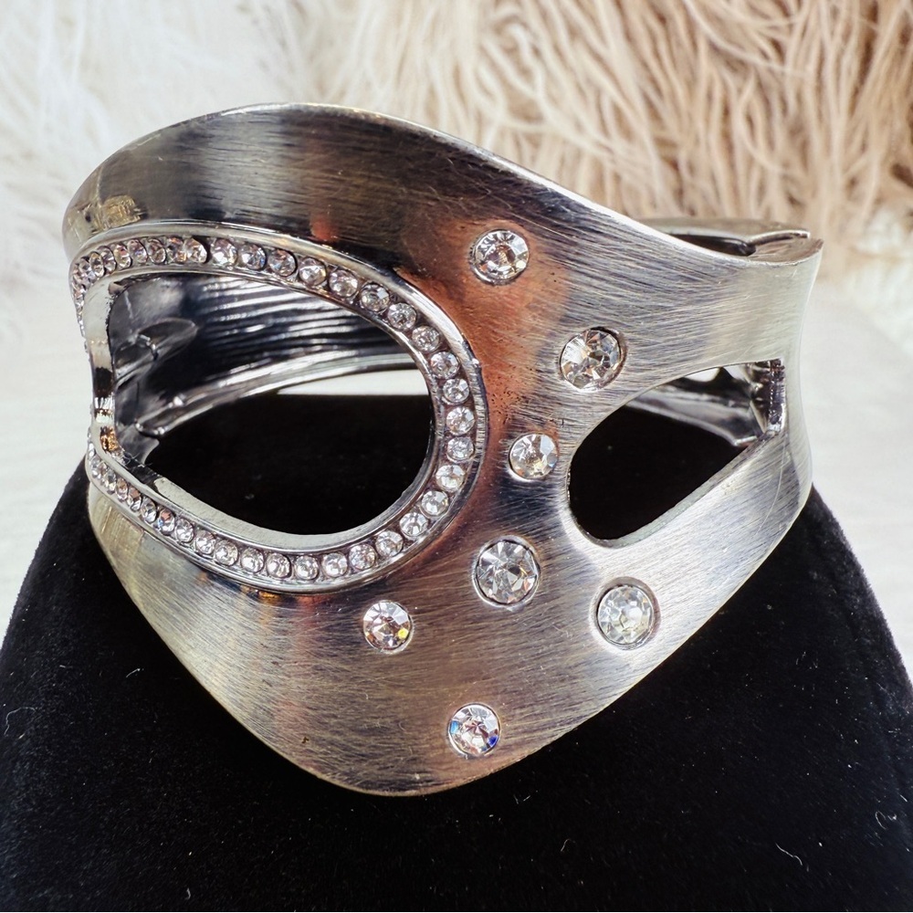 Gorgeous weighted Silvertone bling wideband statement bracelet - Picture 7 of 12